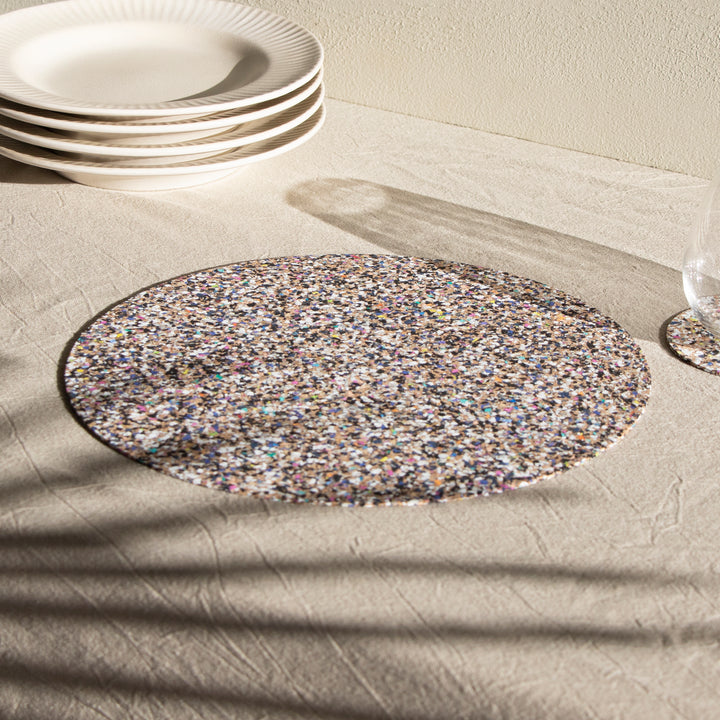 Beach clean placemat made of EVA plastics and natural cork